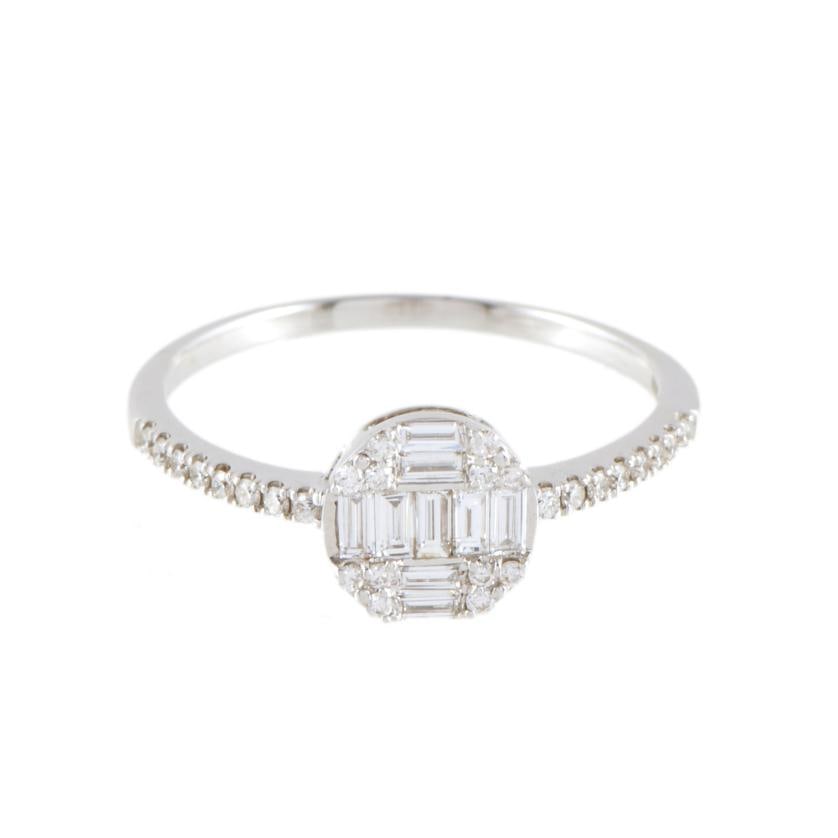 Signet ring with diamonds forming a cross.: 18 kt white gold and brilliant and baguette cut diamonds.Size: 17/57.