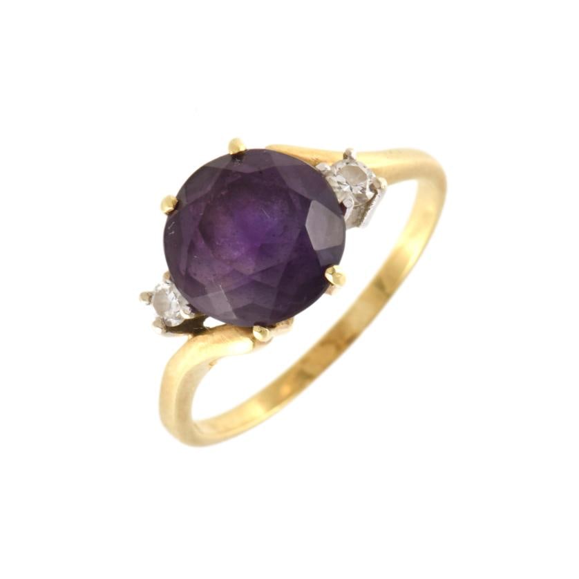 Ring with amethyst and diamonds. (1 of 3)