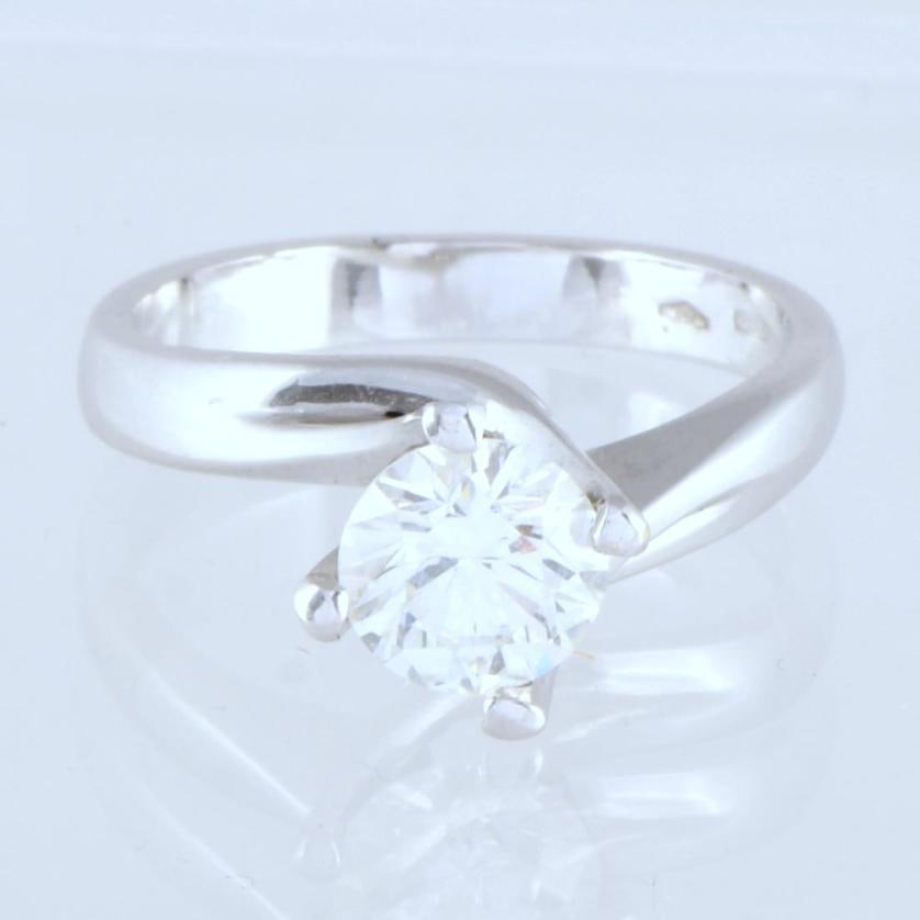 Diamond soliatire ring. (1 of 1)