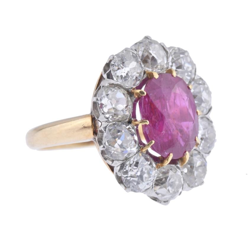 Ruby and diamonds rosette ring. - 2