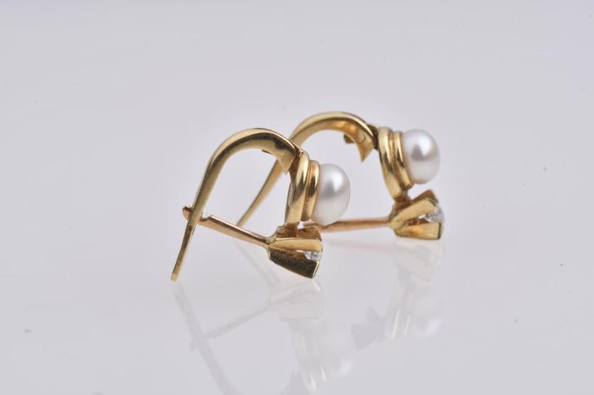 You and me earrings with pearl and zircon. (1 of 1)