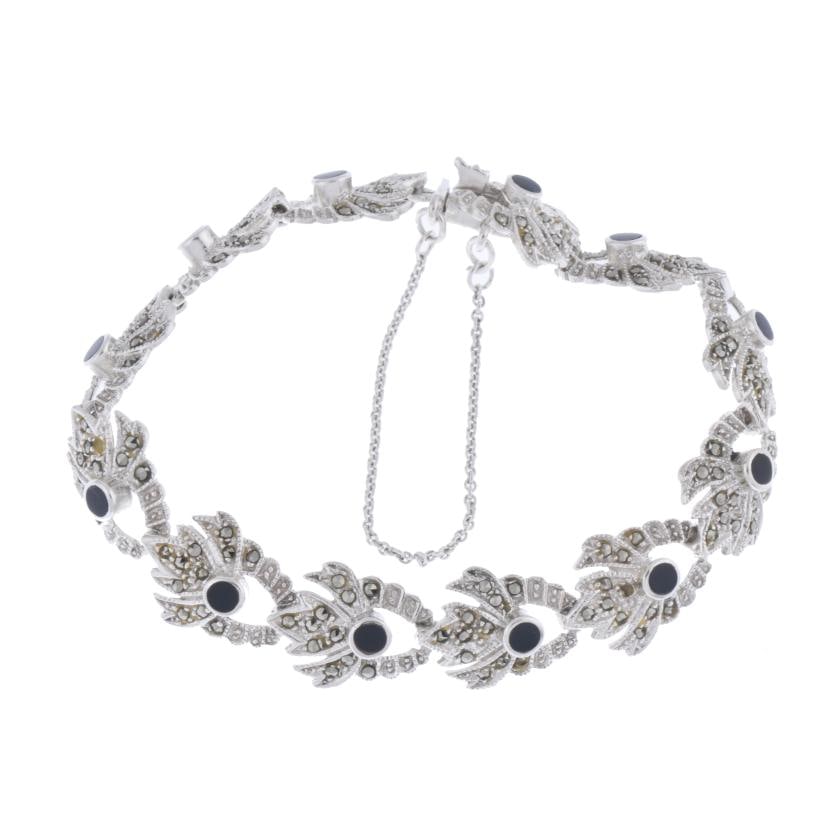 Silver bracelet with onyx. (1 of 5)