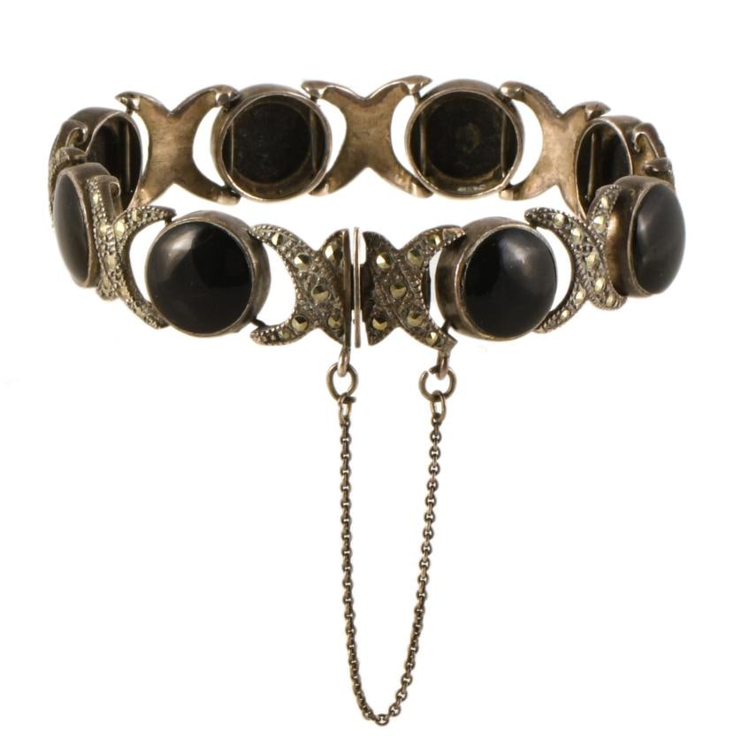 Silver bracelet with onyx. (1 of 1)