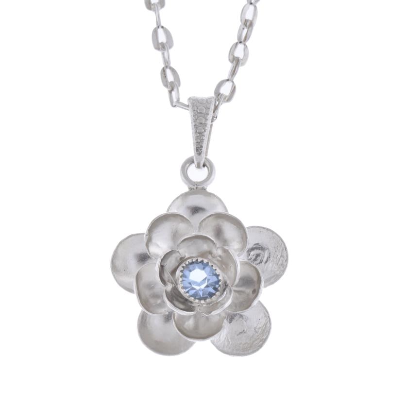 Floral pendant with links chain. (1 of 1)