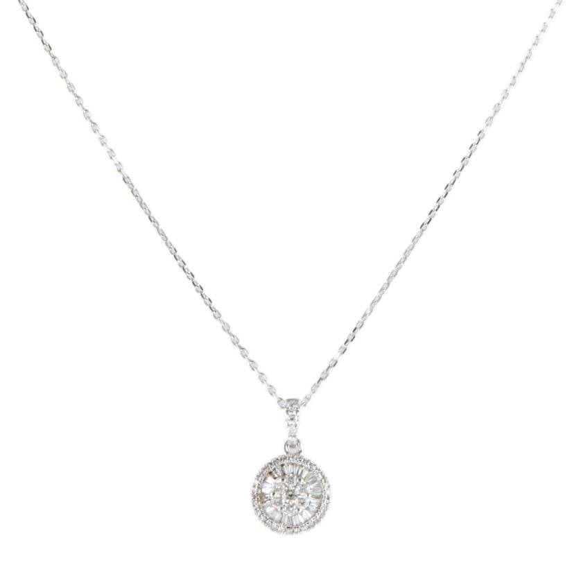 Necklace with wheel pendant with diamonds rosette.: 18 kt white gold, brilliant and baguette cut diamonds of approx. 0.25 ct total weight. Links chain with carabiner clasp. 21 cm closed.