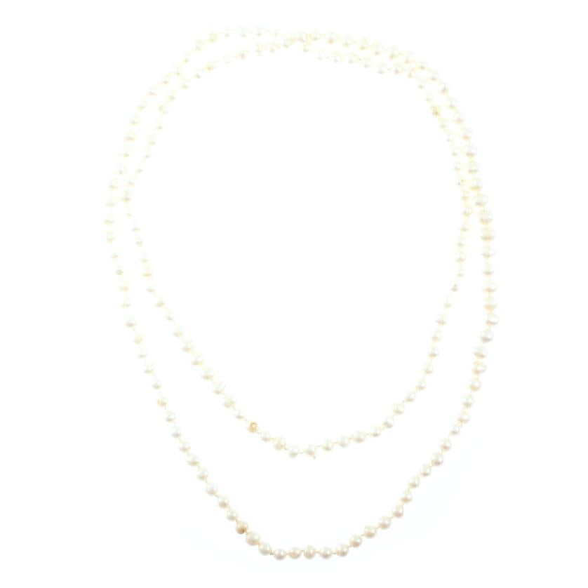 Irregular pearls necklace. (1 of 1)