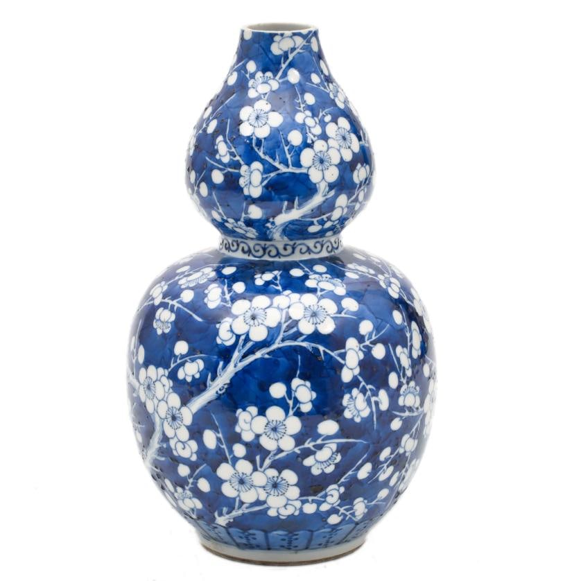 19TH CENTURY CHINESE SCHOOL. Pumpkin vase, Kangxi style.: Enamelled porcelain. Stamp on the base.Slight signs of wear and tear.29 x 16 cm diam.