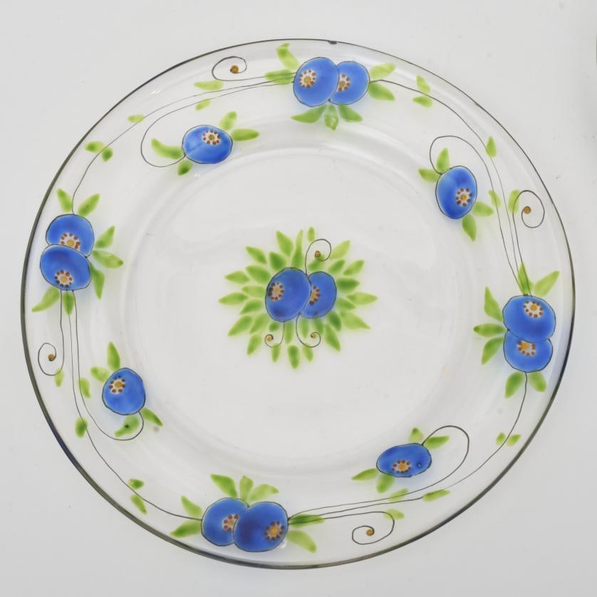 JOSEP MARIA GOL (1897-1976). Pair of dishes.: Enamelled glass. Signed. Wear and tear. 16 cm diam. (the smallest one); 17 cm diam. (the largest one).