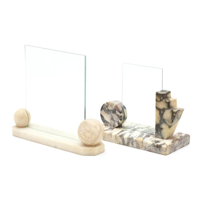 Pair of Art Decó style frames.: Marble and glass. Minor flaws. 17.5 x 21 x 10 cm (the smallest one); 21.5 x 25 x 6.5 cm (the largest one).
