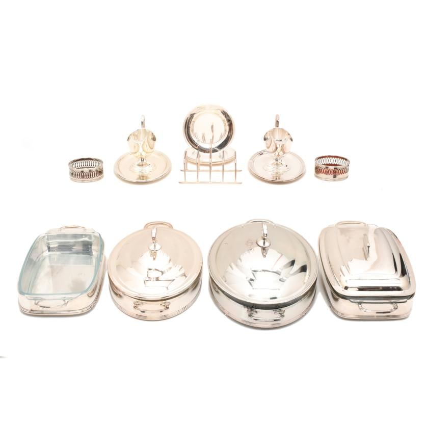 Variety of tabletop objects.: Silvery metal and glass. Wear and tear. Approx. 4 x 10 cm diam.. (the smallest one); 19 x 50 x 27 cm (the largest one).