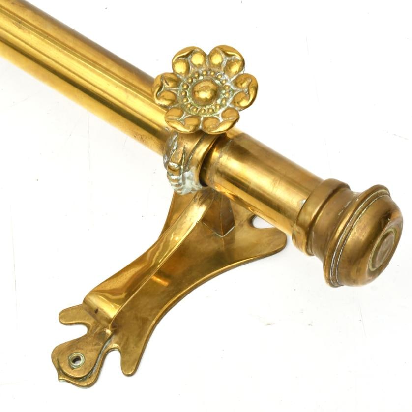 Curtain rod. (1 of 1)