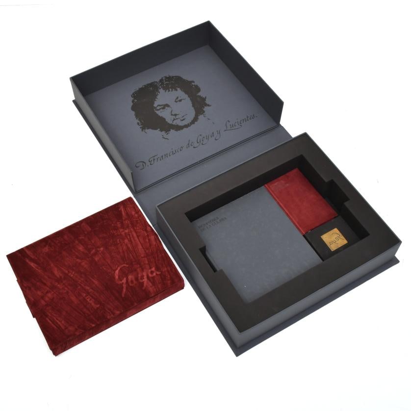 'Desastres de la guerra', Francisco de Goya.: Facsimile edition. Planeta, 2008. The box contains a cloth-bound study book, 341 pages with illustrations, 35 x 30 cm. Witnesses of an era, 1808-1814, in velvet, 348 pages with tinted edges, 22 x 14 c