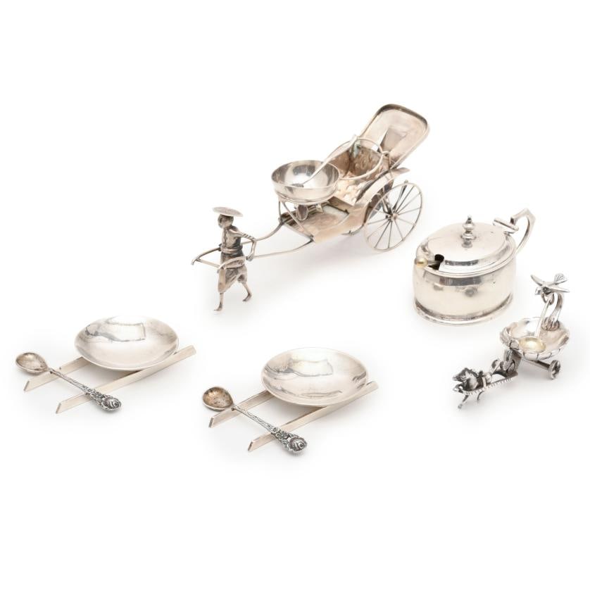 Set of five salt shakers.: Silver.Minor flaws.1.5 cm (the smallest one); 6 cm (the largest one).184 gr.