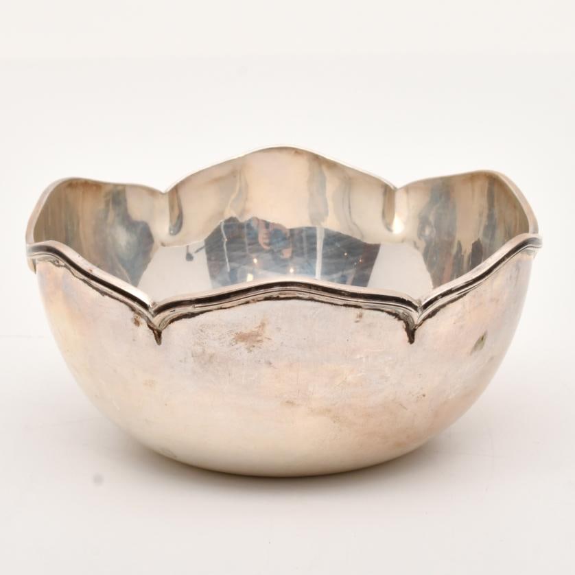 Set of six fruit bowls.: Silver.Hallmarks on the base. Slight wear and tear.5.5 x 11 cm diam. 500 gr.