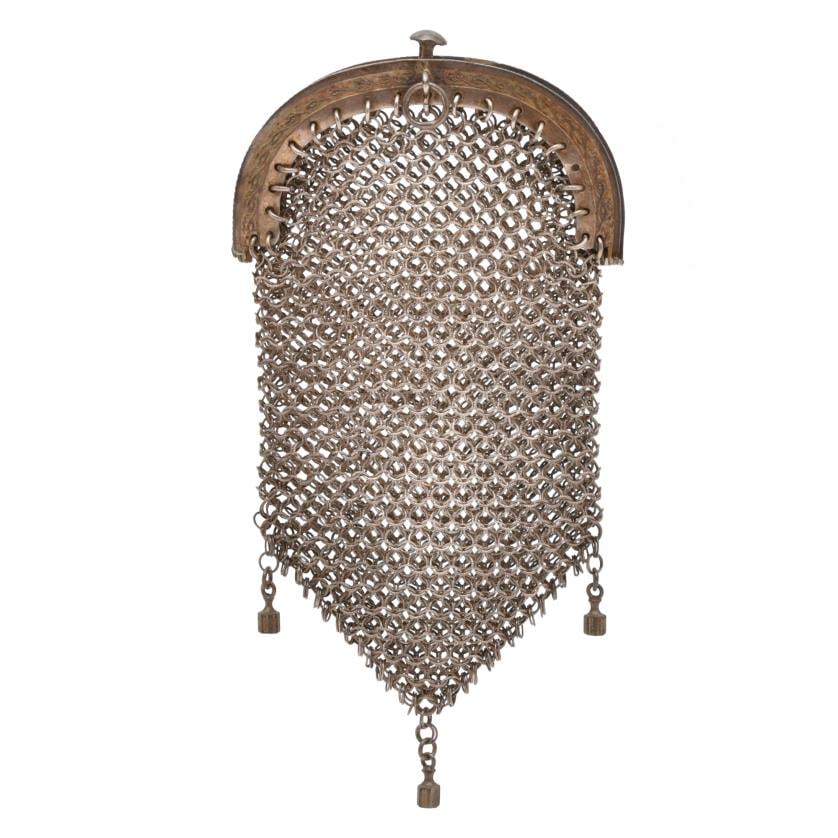Chainmail purse, first half of the 20th century.: Silver.Slight wear and tear.10 x 5.5 cm28 gr.