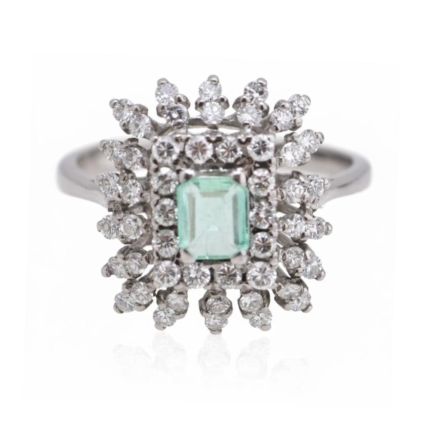 1970's ring with emerald and diamonds rosette.: 18 kt white gold. Brilliant cut diamonds and princess cut emerald.Size 16/56.Weight: 4.6 gr.