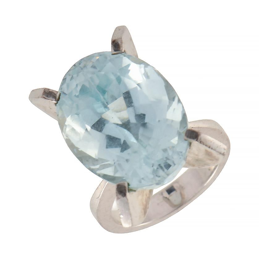 Ring with a large aquamarine. (1 of 2)