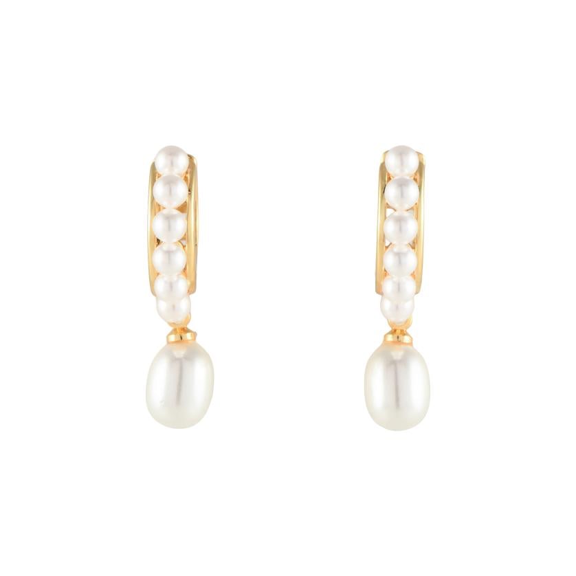 Hoop earrings with pearls and pendant pearl.: Gold-plated 925 silver. Synthetic pearls. Congo clasp.