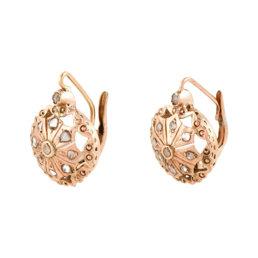 Alphonsine diamonds earrings.: 18 kt yellow gold. Rose cut diamonds. Crossbow.shaped clasp.