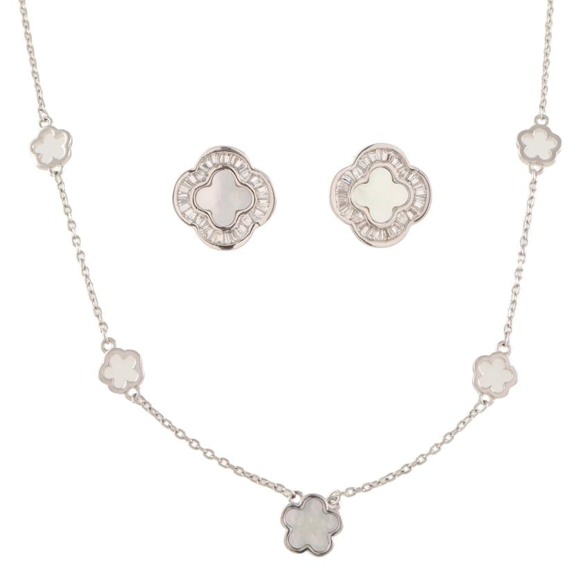 Clover-shaped necklace and earrings set. (1 of 2)