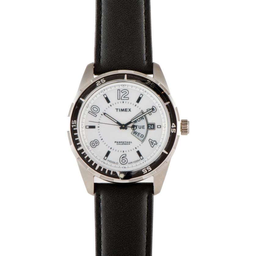 TIMEX. Perpetual calendar. Wristwatch. (1 of 2)