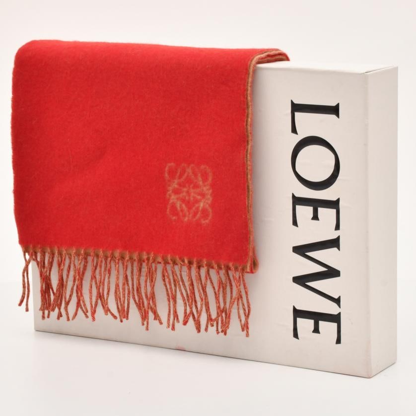 LOEWE. Scarf.: Wool and angora. With original box.30 x 180 cm.