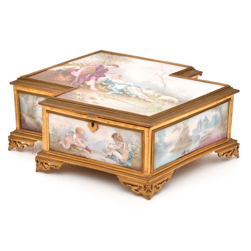 19TH CENTURY FRENCH SCHOOL. Napoleon III jewellery box.: Wooden structure covered with enamel and bronze plaques. The enamel plaques are cracked. Wear and tear. 14 x 35 x 24 cm approx.