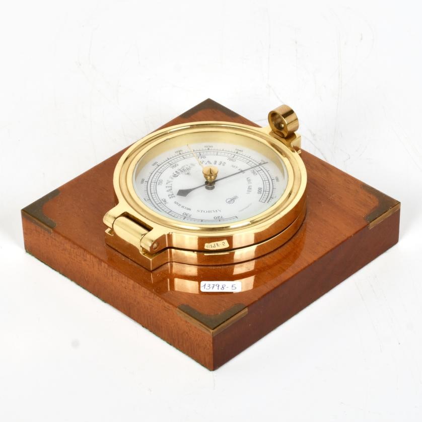 Table barometer, 20th century (1 of 1)