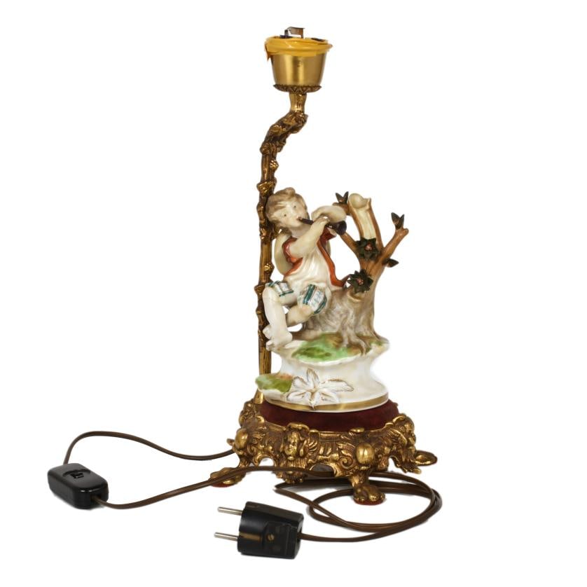 Lamp, 20th century: German porcelain, converted into a lamp base. It requires revision. 35 x 16 x 16 cm.