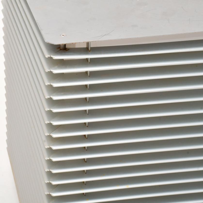 METALARTE, ANTONIO AROLA, 'Ishi Doro' lamp.: Silvery metal. Minor flaws. It requires revision. 53 x 54.5 x 54.5 cm.