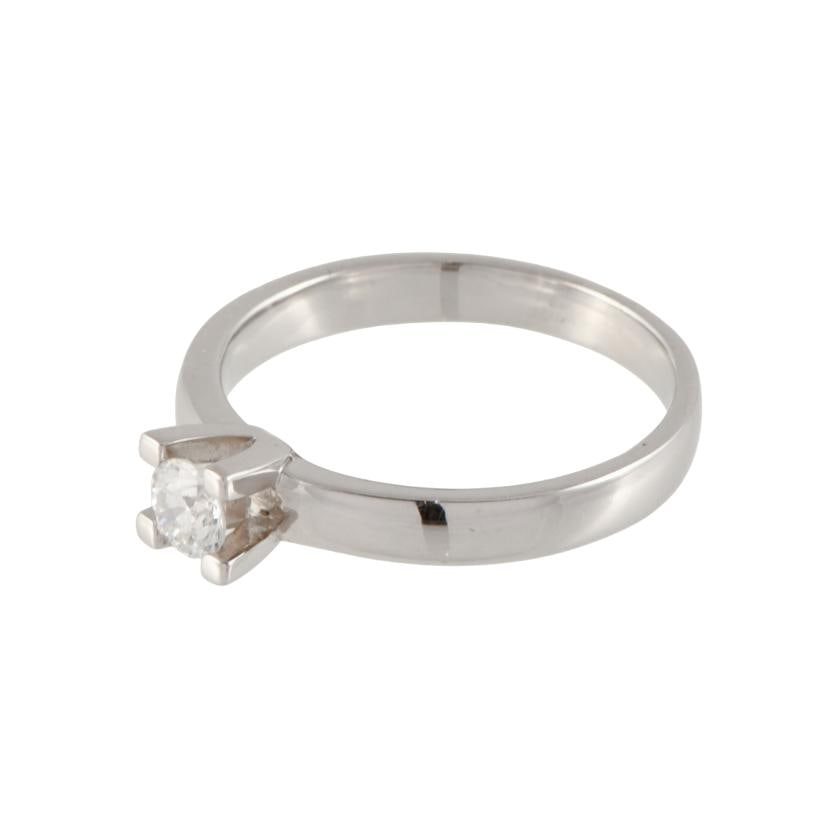 Solitaire ring with a diamond. - 2