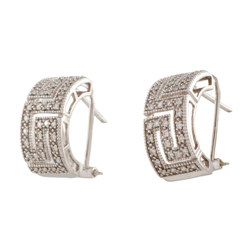 Half-creole earrings.: 18 kt white gold.Brilliant cut diamonds pavé.Omega clasp.Weight: 6.8 gr.