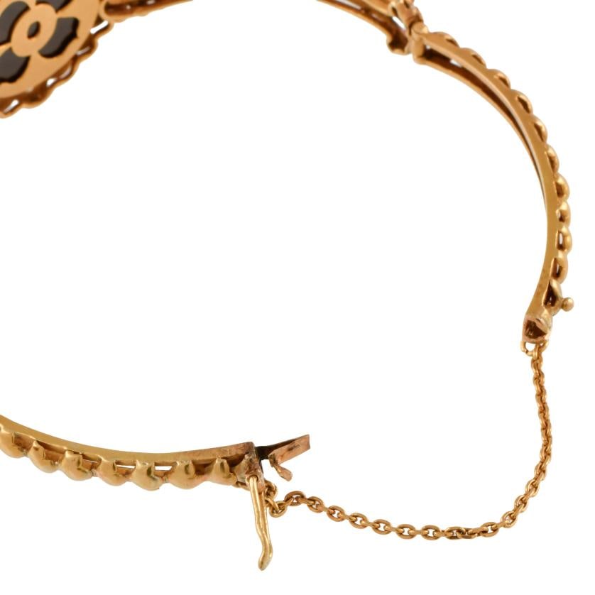 'Noucentista' semi-rigid bracelet.: 18 kt yellow gold with white gold accents. Old cut diamonds.Inner width: 63 mm.Weight: 19.6 gr.