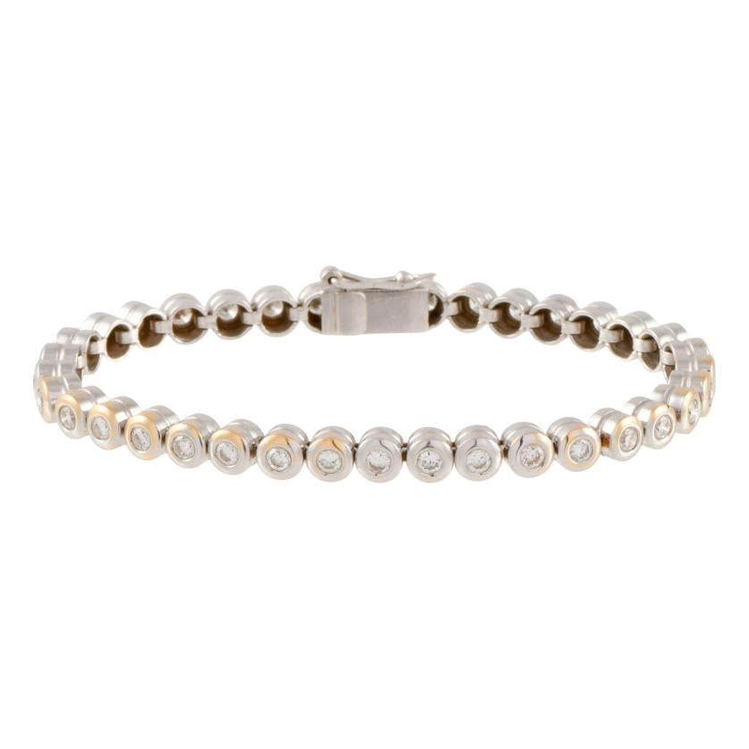 Diamonds riviére bracelet: 18 kt white gold.36 brilliant cut diamonds of 2.88 cts. total weight (each diamond weighs 0.08 cts.)Weight: 19.8 gr.Length: approx. 17 cm.