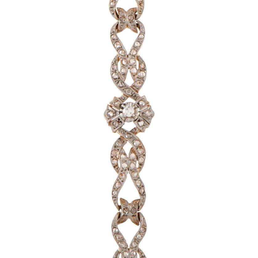 Art Deco articulated bracelet with diamonds.: 18 kt yellow gold with platinum views. Brilliant and old brilliant cut diamonds. Length when open: 17.5 cm.Weight: 15.6 gr.