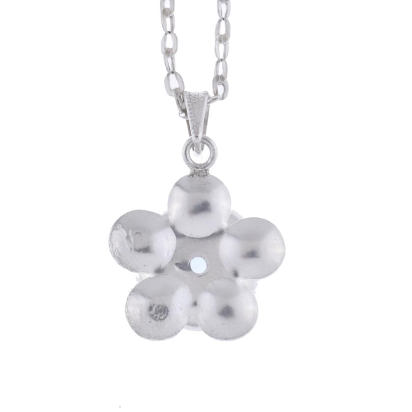 Floral pendant with links chain.: 835 silver. Links chain with carabiner clasp.Length when closed: 62 cm.