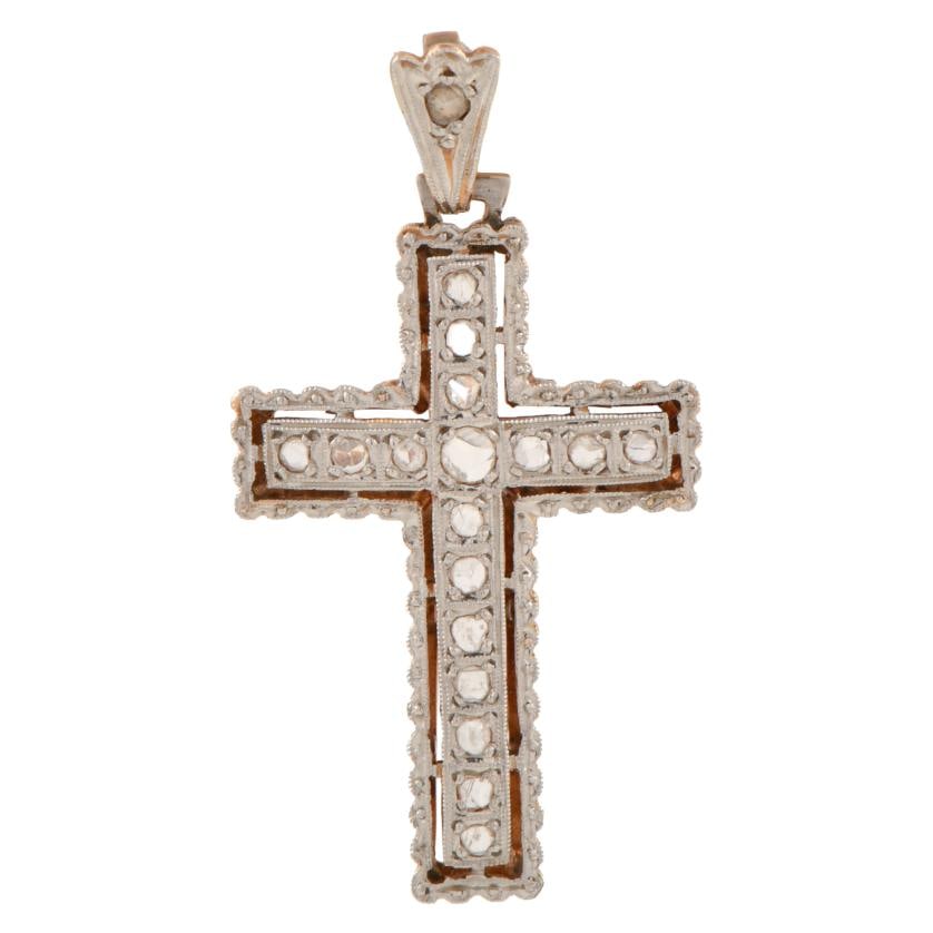'Noucentista' pendant cross.: 18 kt yellow gold and platinum accents.Old cut diamonds.Weight: 2.9 gr.