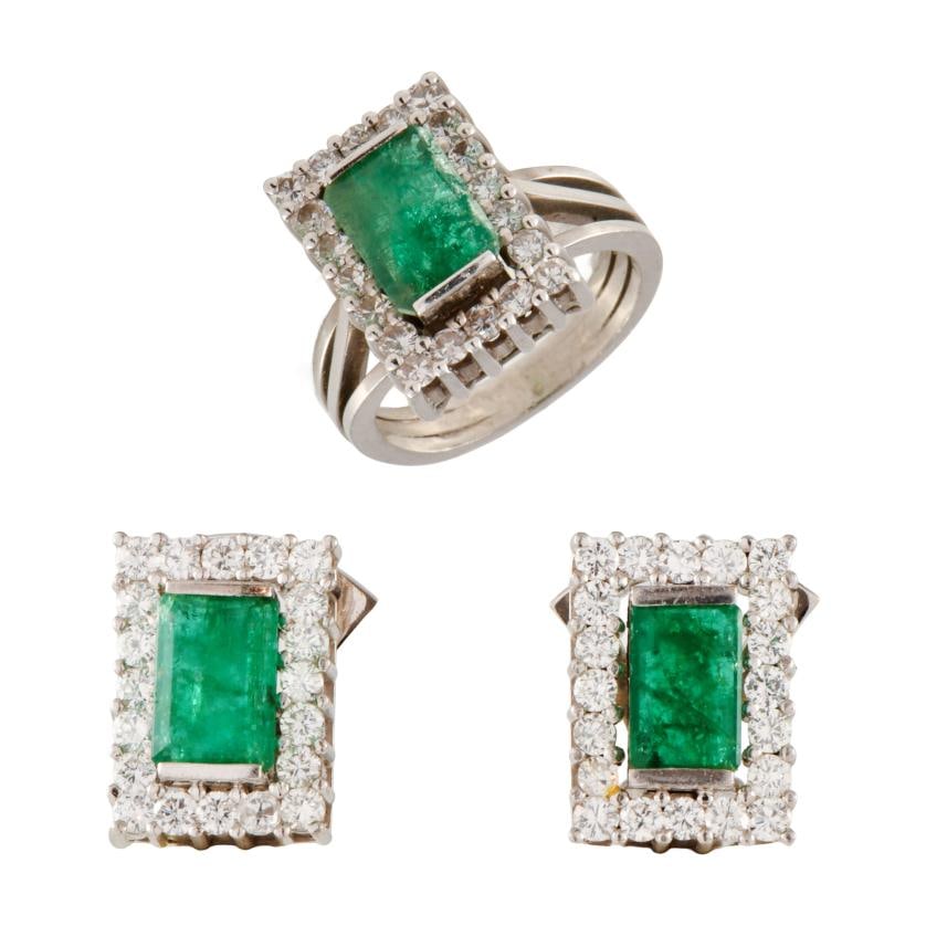 Emeralds ring and earrings set, 1970's.: 18 kt white gold.Emerald cut emeralds and brilliant cut diamonds.Earrings with omega clasps.Weight: 23.9 gr.Size: 14/54.