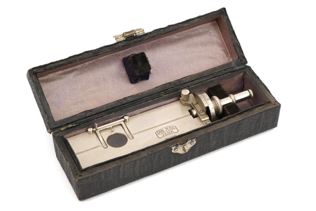 A Zeiss 'KAPILLAR-ROTATOR' Microscope Accessory, (1 of 1)