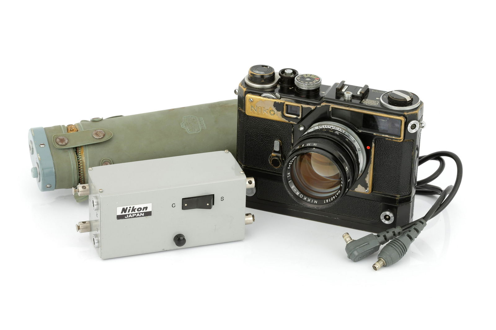 A Nikon SP Rangefinder Body,: 1957-64, with S36 motor drive, black paint, serial no. 6208428, body, G, shutter working, S36 serial no. 94269, complete with grey coloured battery box, power cable and Nikon relay box Note: Lot impor