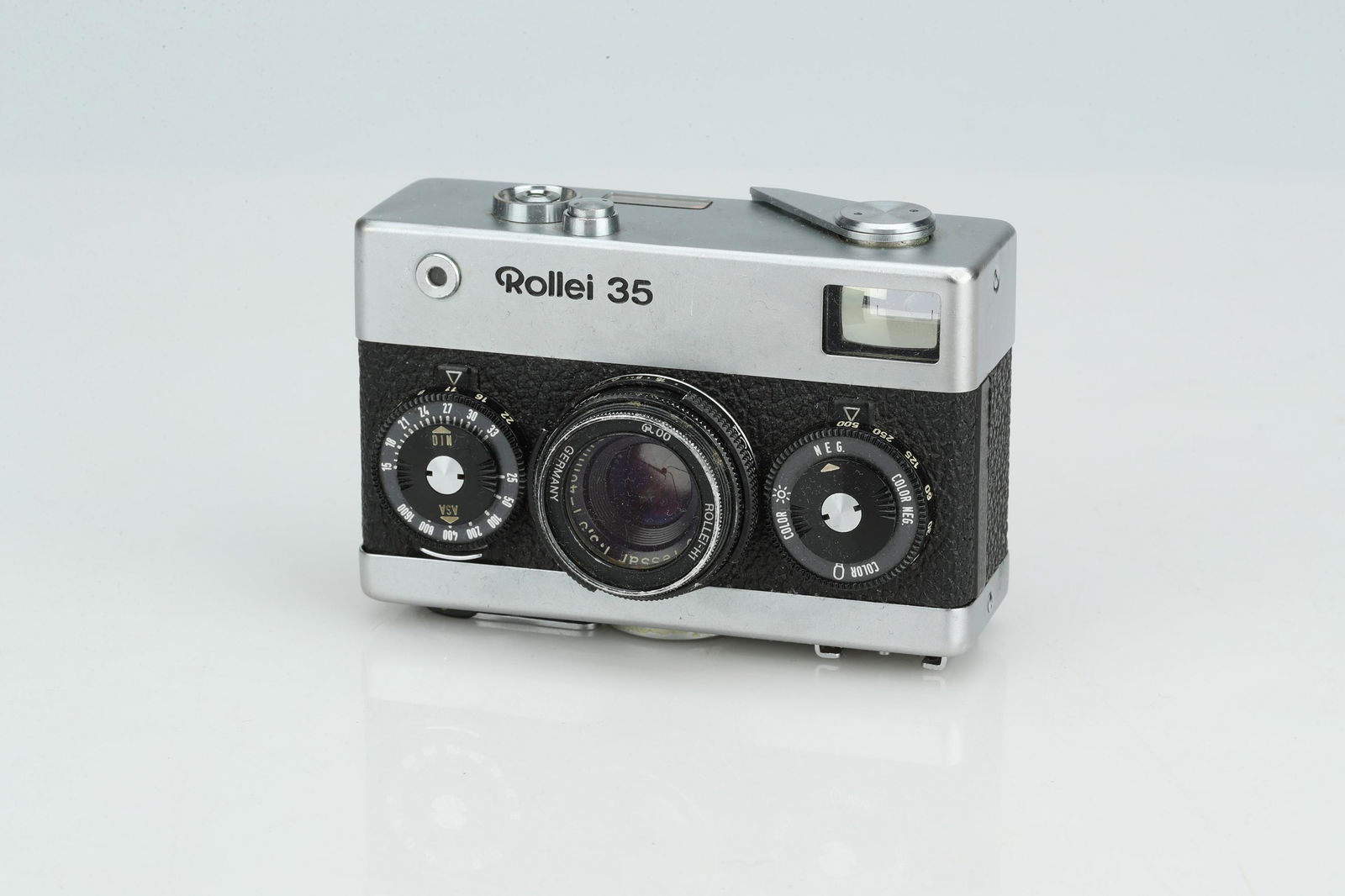A Rollei 35 35mm Compact Camera, (1 of 1)