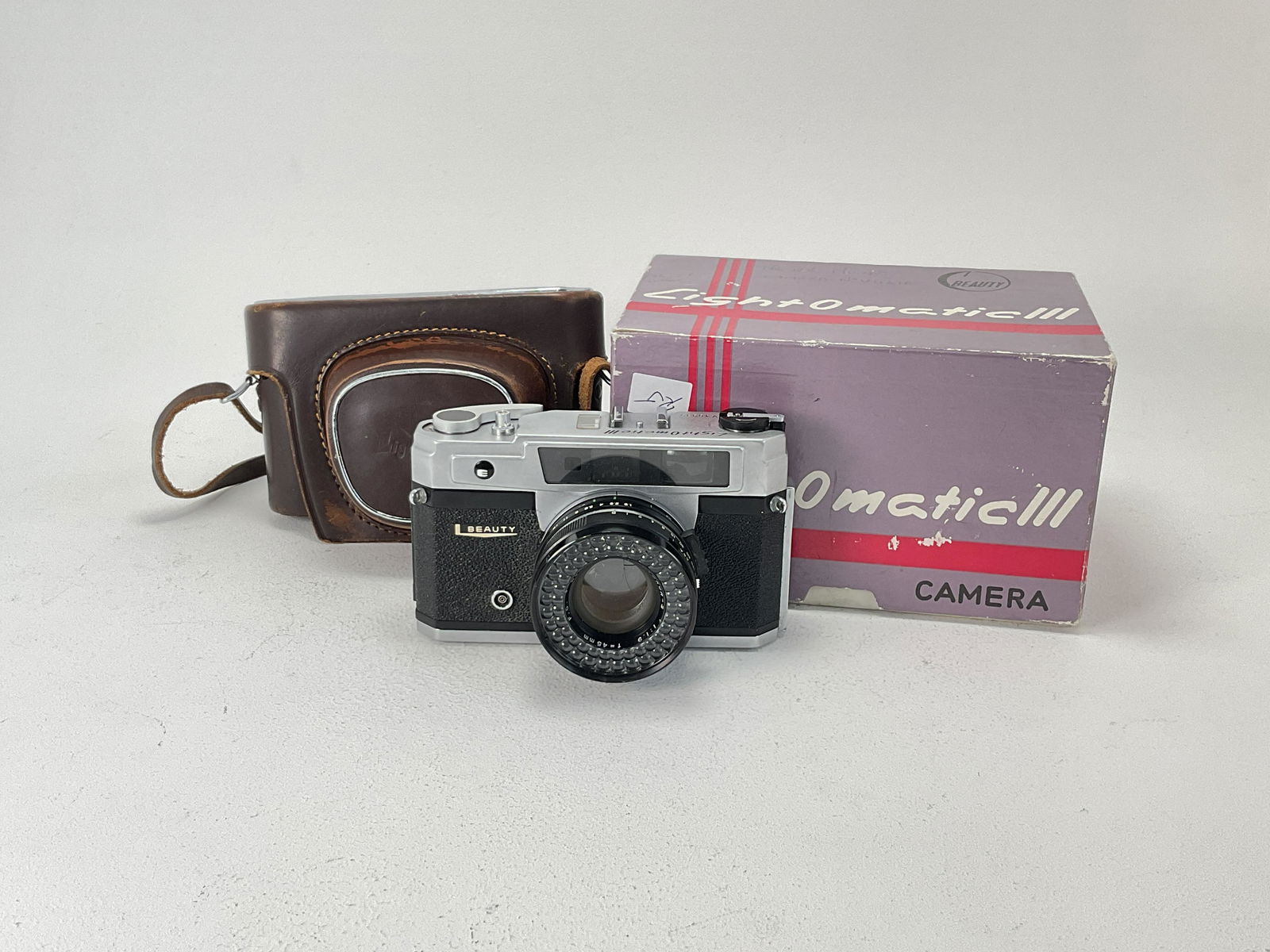 A Beauty Light O Matic III 35mm Rangefinder Camera, (1 of 1)