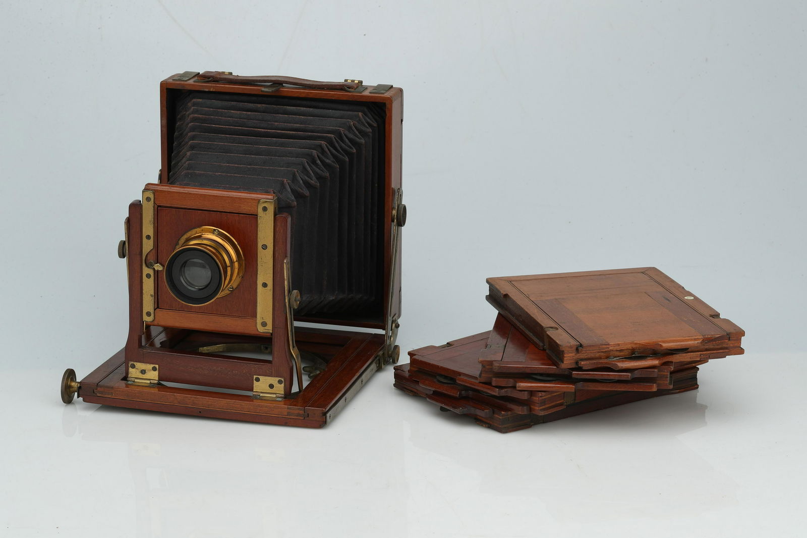 A Lizars Challenge Field Camera, (1 of 1)