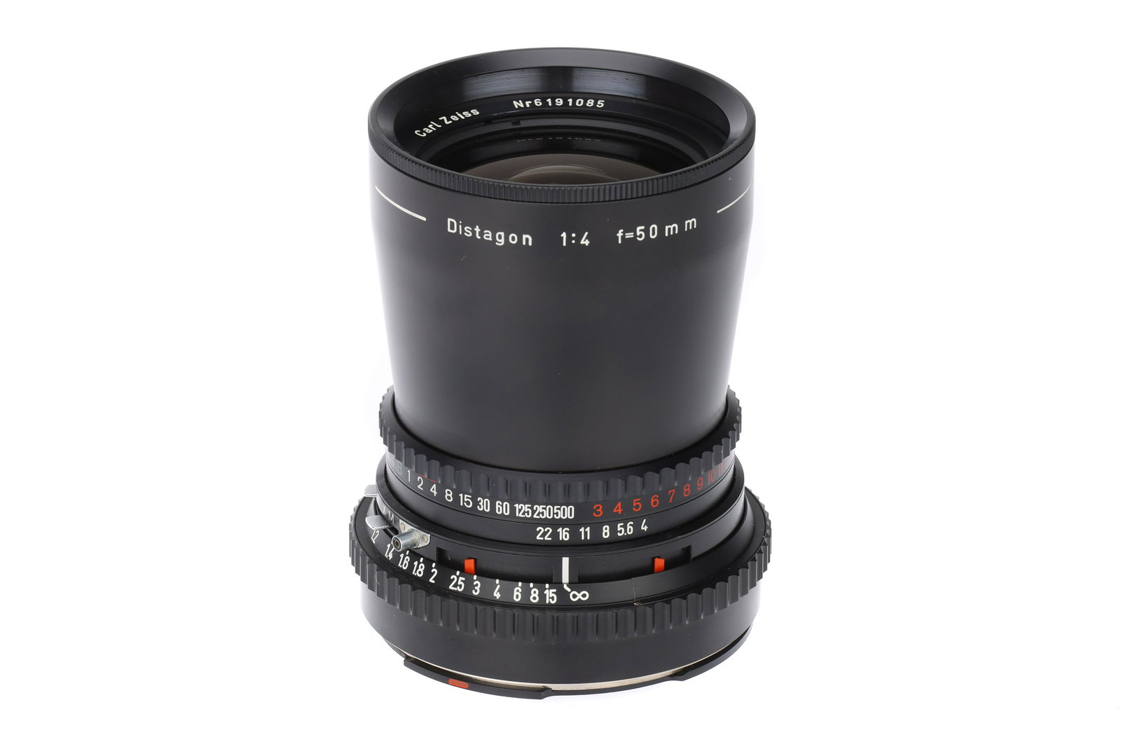 A Carl Zeiss Distagon T* C f/4 50mm Lens,: Hasselblad V, black, serial no. 6191085, body, VG, shutter working, elements, VG, some internal haze & light fungus, complete with maker's bubble. Note: This lot incurs VAT, due to being imported into