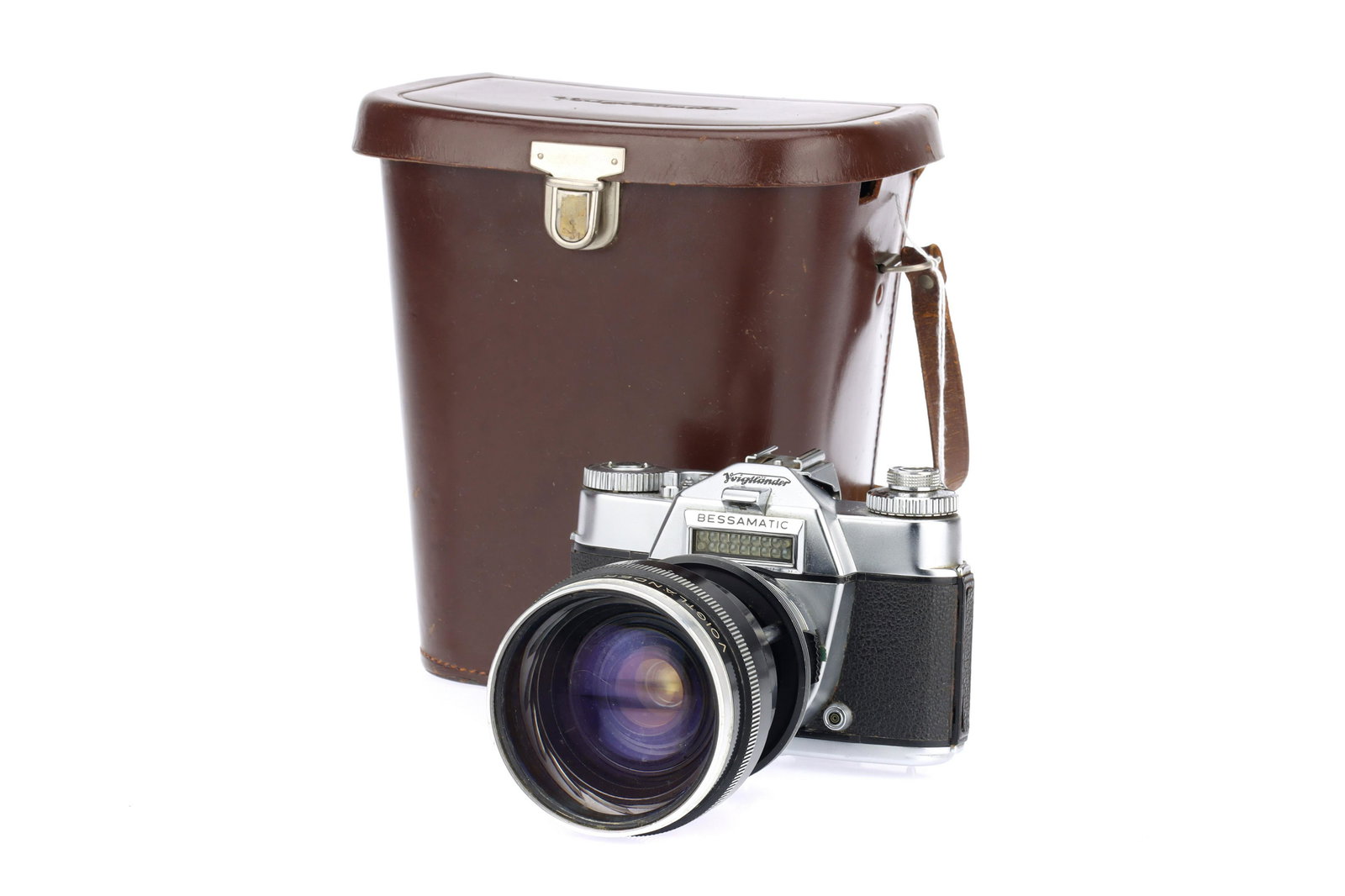 A Voigtlander Bessamatic Deluxe 35mm SLR Camera with Zoomar Lens (1 of 1)