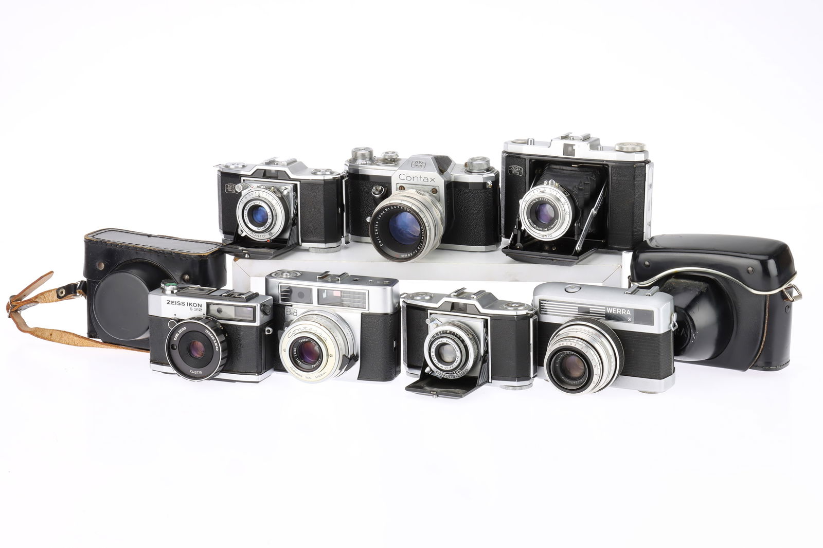 A Zeiss Ikon Contax D SLR Camera and Contessa SLK Rangefinder (1 of 1)