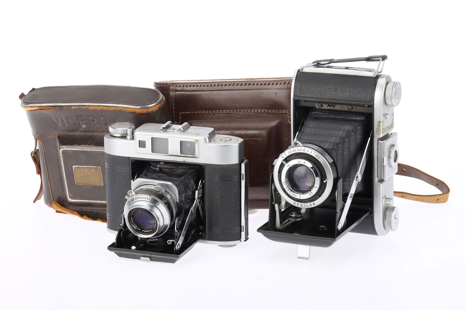 An Aires Viceroy Folding Rangefinder Camera: black with chrome top housing, 1957-58, serial no.670433, with a Coral f/3.5 7.5cm (75mm) lens, shutter working, body F, lens standard not stable, bellows kinked, viewfinder cloudy, lens F, fungus, to