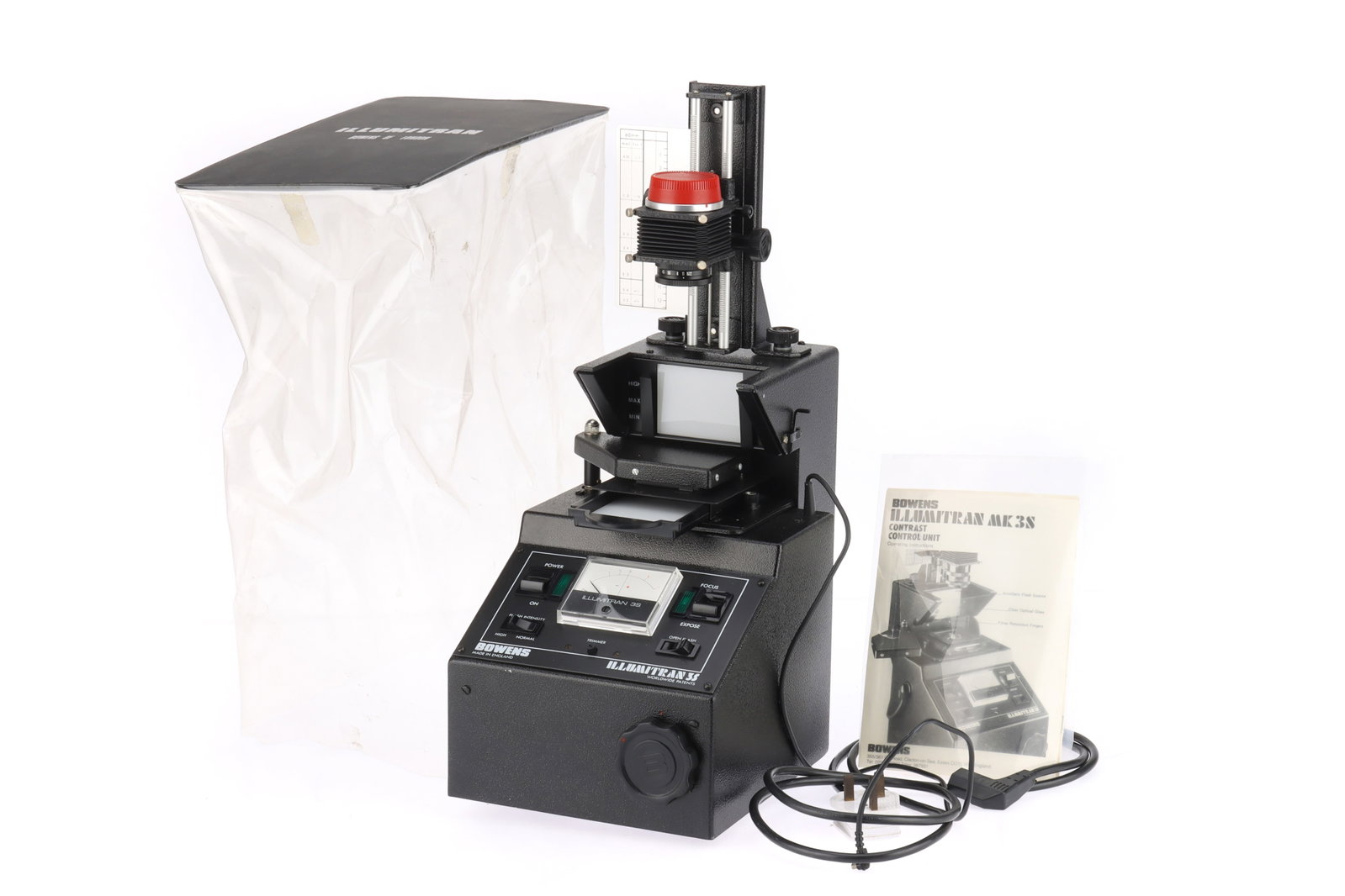 A Bowens illumitran 3S Slide Duplicator,: A Bowens illumitran 3S Slide Duplicator, condition G, with Itorex f/4.5 50mm enlarger lens, mains cable, guide and dust cover, untested.