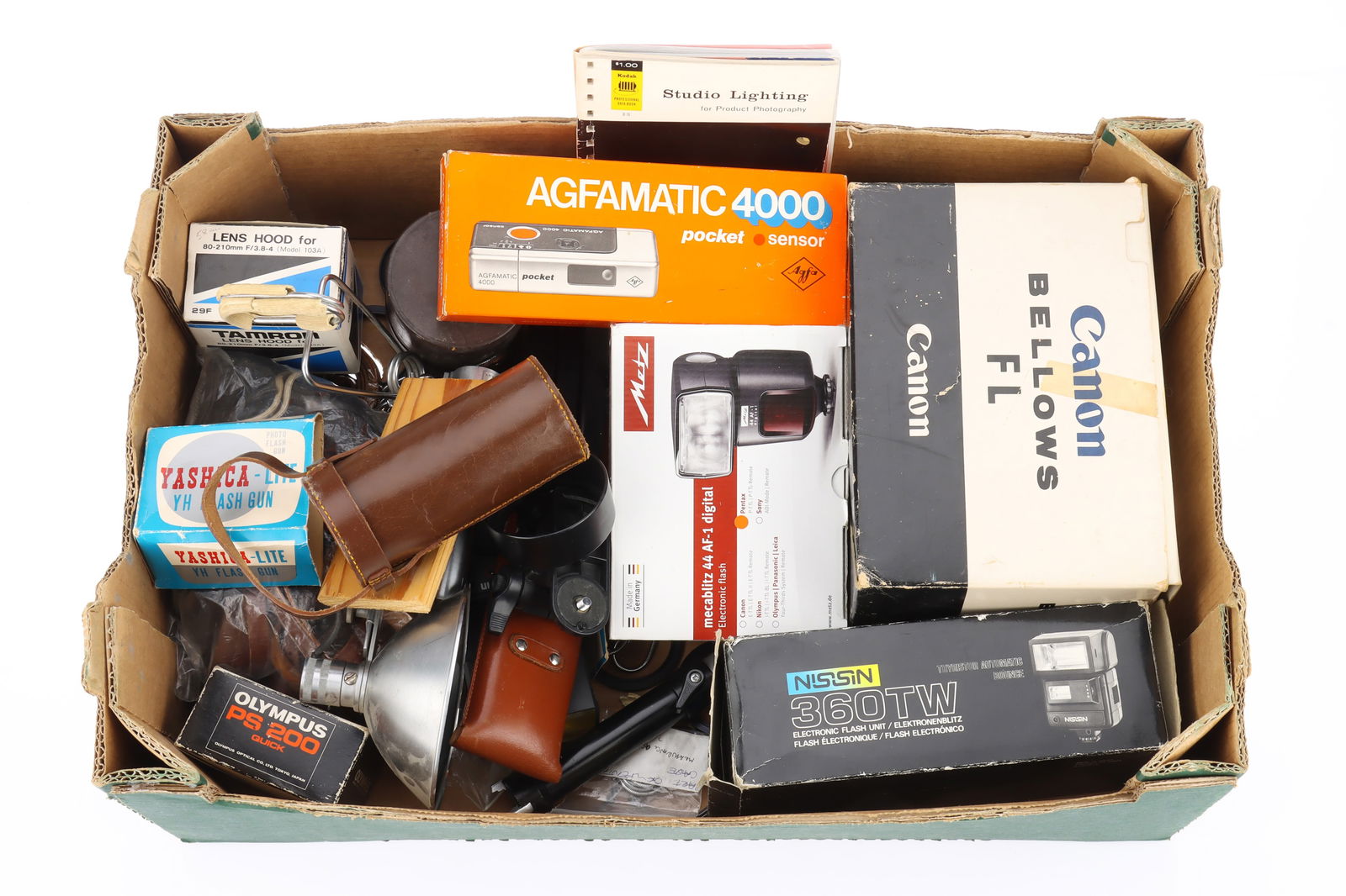 A Selection of Mixed Photographica: A Selection of Mixed Photographica to include flashes, small tripods, bellows, straps and other items