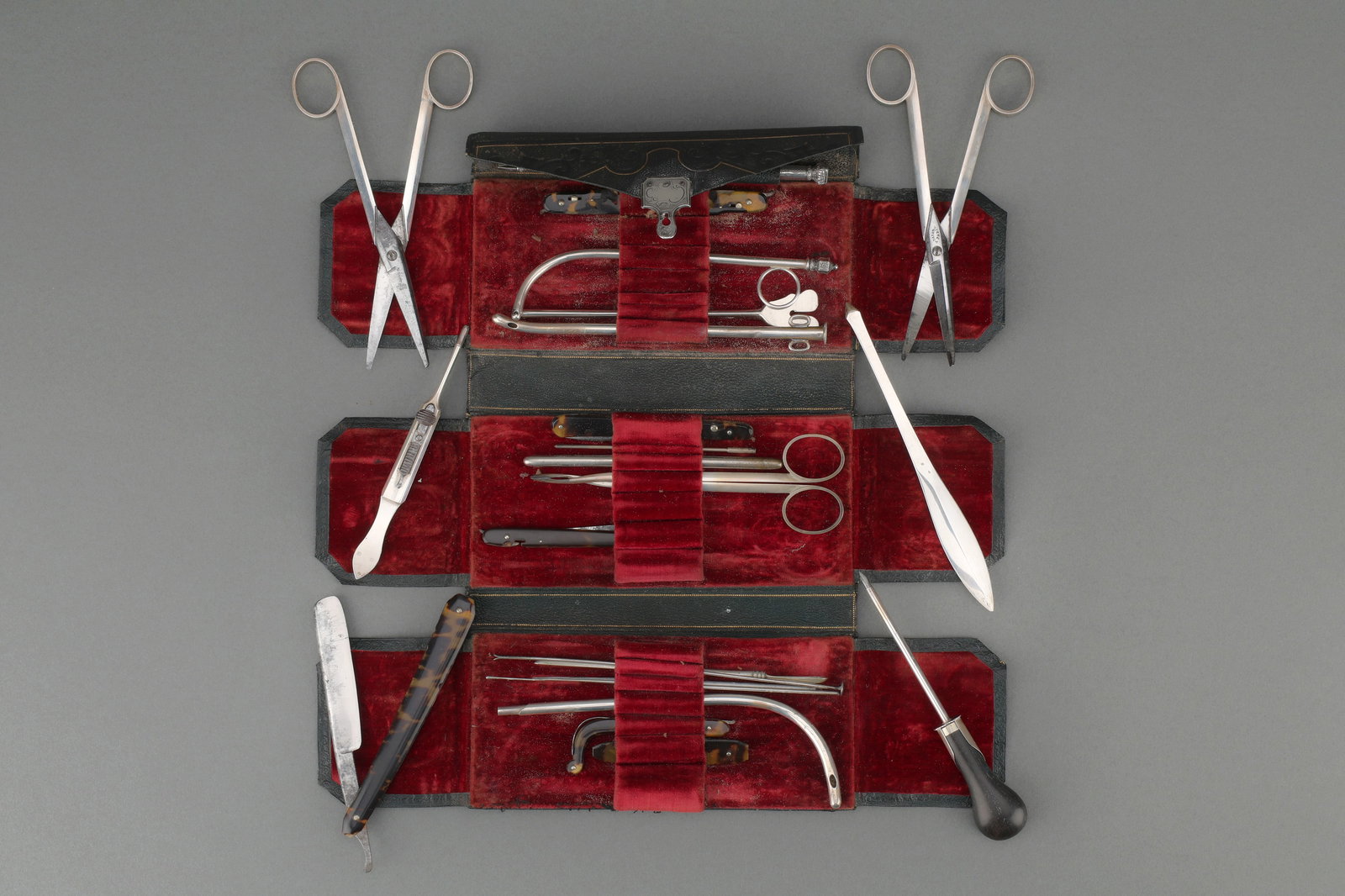 A Pocket Surgical Instrument Set, (1 of 1)